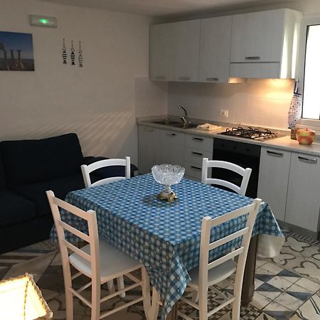 Villa Ceni - Appartamenti Con Camere, Cucina, Wc E Terrazza Sul Mare In Villa Con Piscina, Giardino E Parcheggio マリネッラ エクステリア 写真