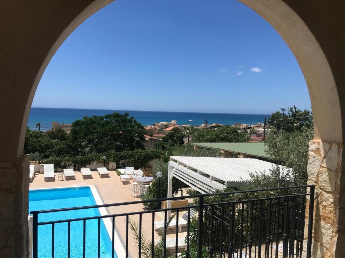 Villa Ceni - Appartamenti Con Camere, Cucina, Wc E Terrazza Sul Mare In Villa Con Piscina, Giardino E Parcheggio マリネッラ エクステリア 写真