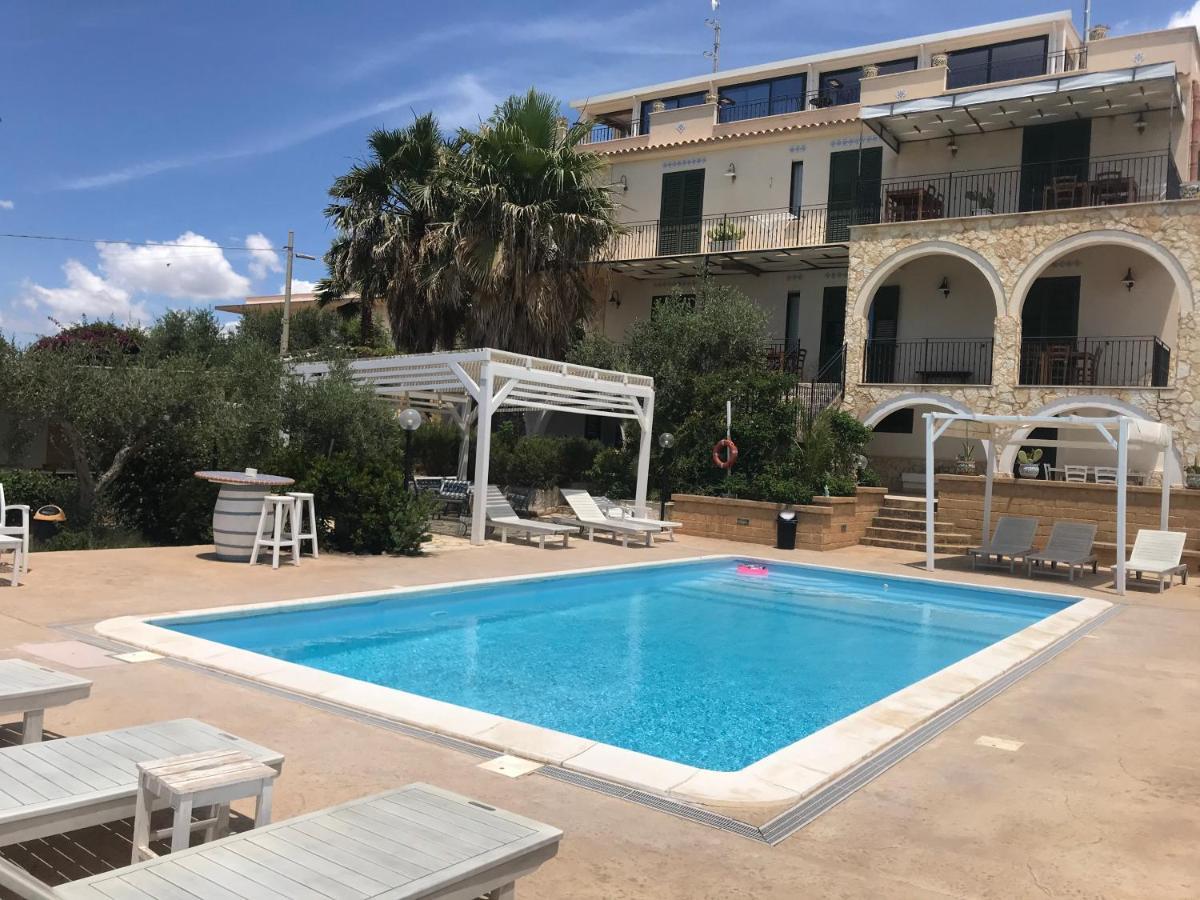 Villa Ceni - Appartamenti Con Camere, Cucina, Wc E Terrazza Sul Mare In Villa Con Piscina, Giardino E Parcheggio マリネッラ エクステリア 写真