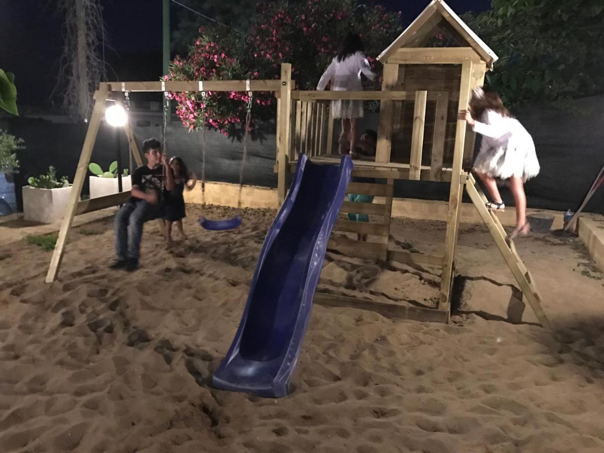 Villa Ceni - Appartamenti Con Camere, Cucina, Wc E Terrazza Sul Mare In Villa Con Piscina, Giardino E Parcheggio マリネッラ エクステリア 写真