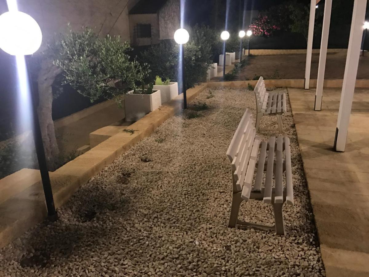Villa Ceni - Appartamenti Con Camere, Cucina, Wc E Terrazza Sul Mare In Villa Con Piscina, Giardino E Parcheggio マリネッラ エクステリア 写真