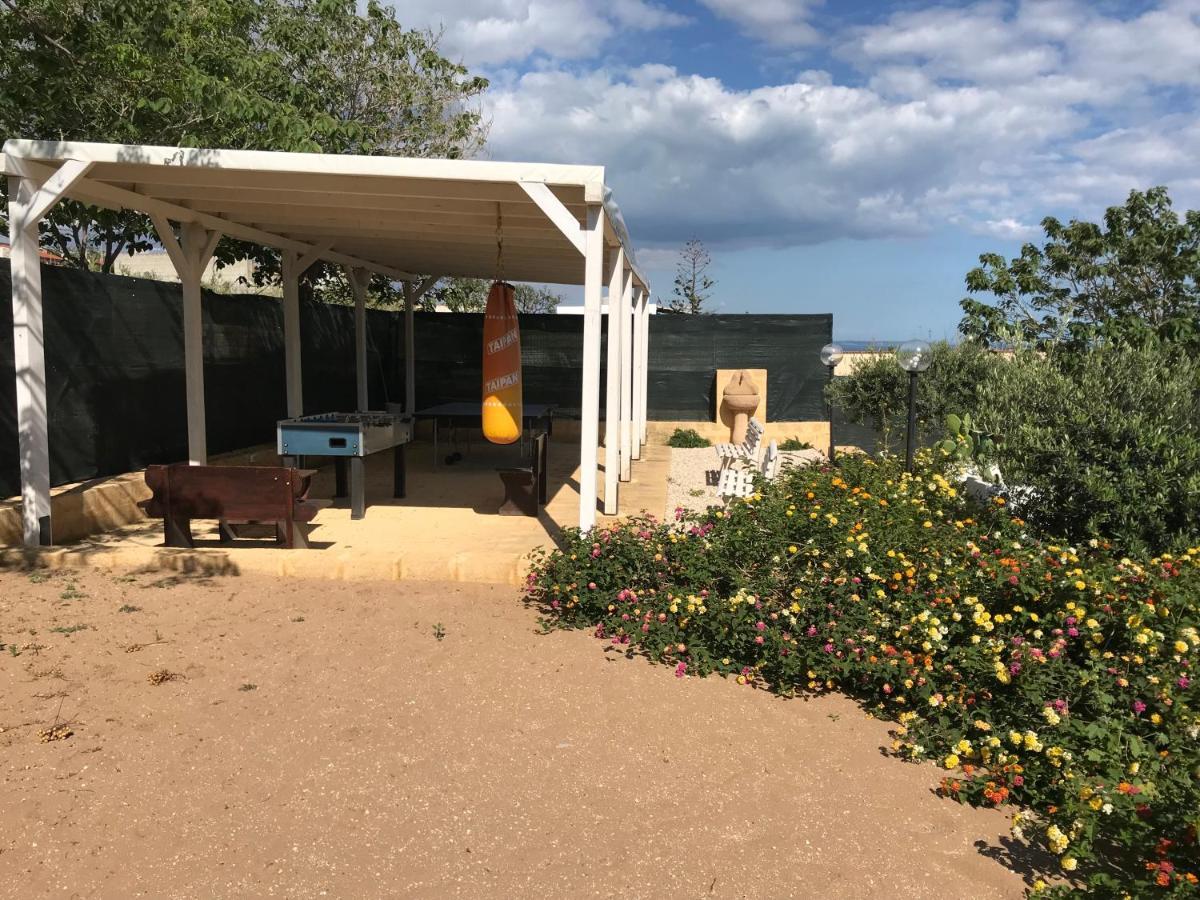 Villa Ceni - Appartamenti Con Camere, Cucina, Wc E Terrazza Sul Mare In Villa Con Piscina, Giardino E Parcheggio マリネッラ エクステリア 写真