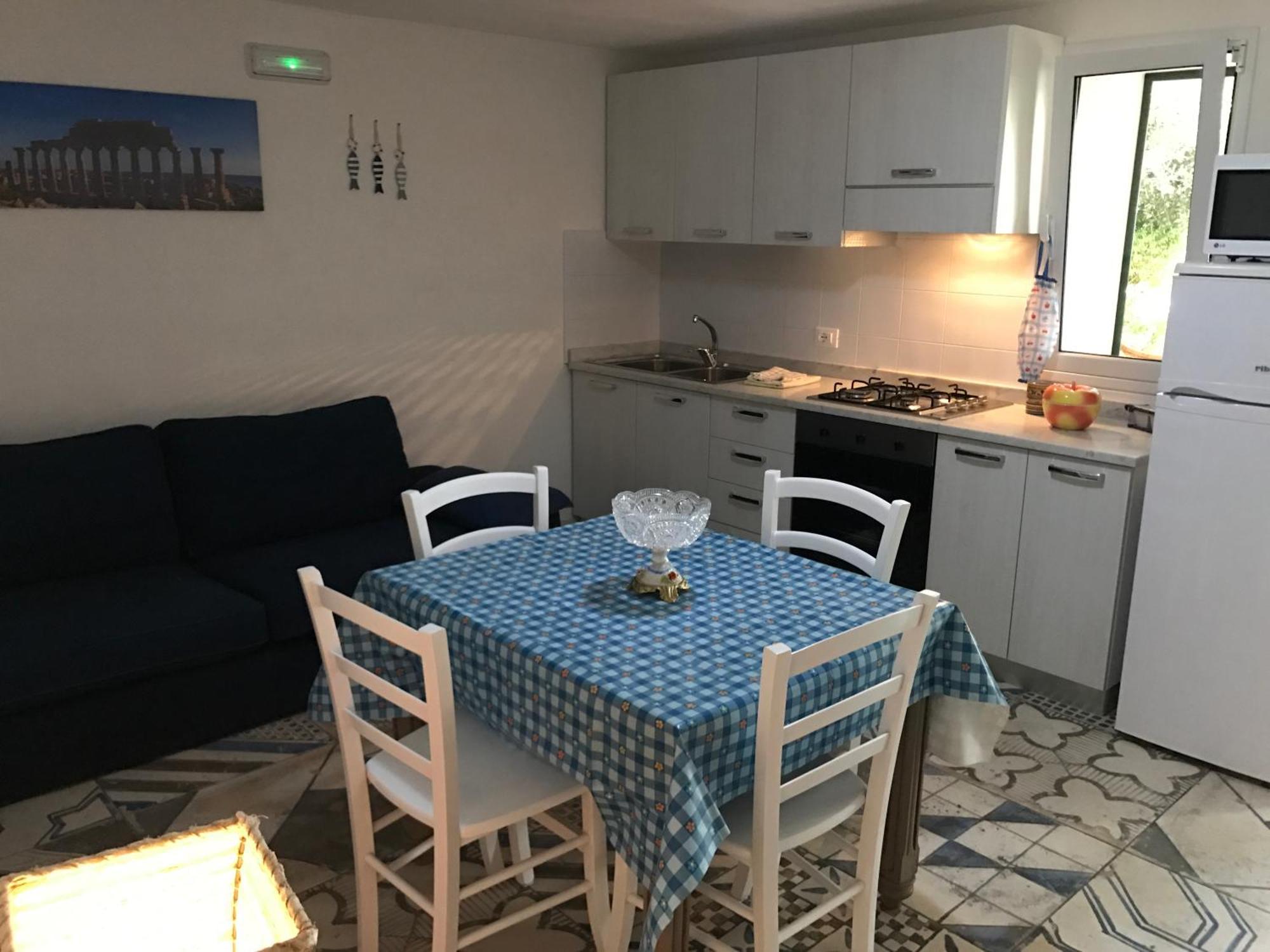 Villa Ceni - Appartamenti Con Camere, Cucina, Wc E Terrazza Sul Mare In Villa Con Piscina, Giardino E Parcheggio マリネッラ エクステリア 写真