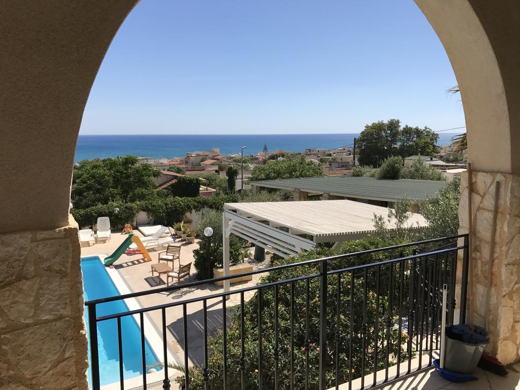 Villa Ceni - Appartamenti Con Camere, Cucina, Wc E Terrazza Sul Mare In Villa Con Piscina, Giardino E Parcheggio マリネッラ エクステリア 写真
