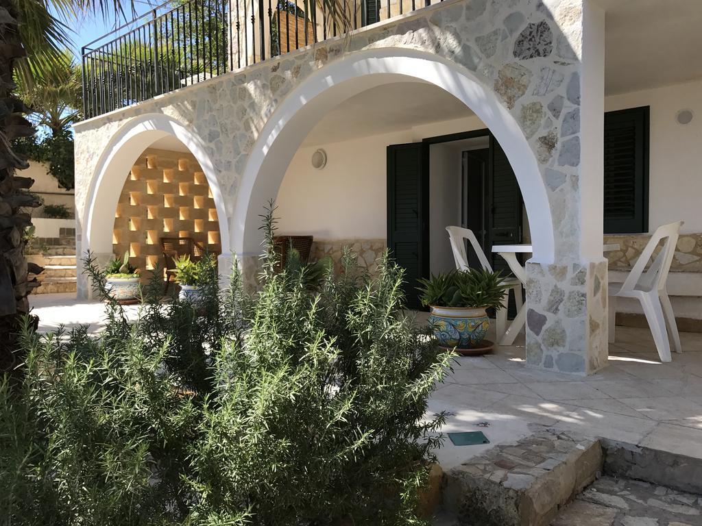 Villa Ceni - Appartamenti Con Camere, Cucina, Wc E Terrazza Sul Mare In Villa Con Piscina, Giardino E Parcheggio マリネッラ エクステリア 写真