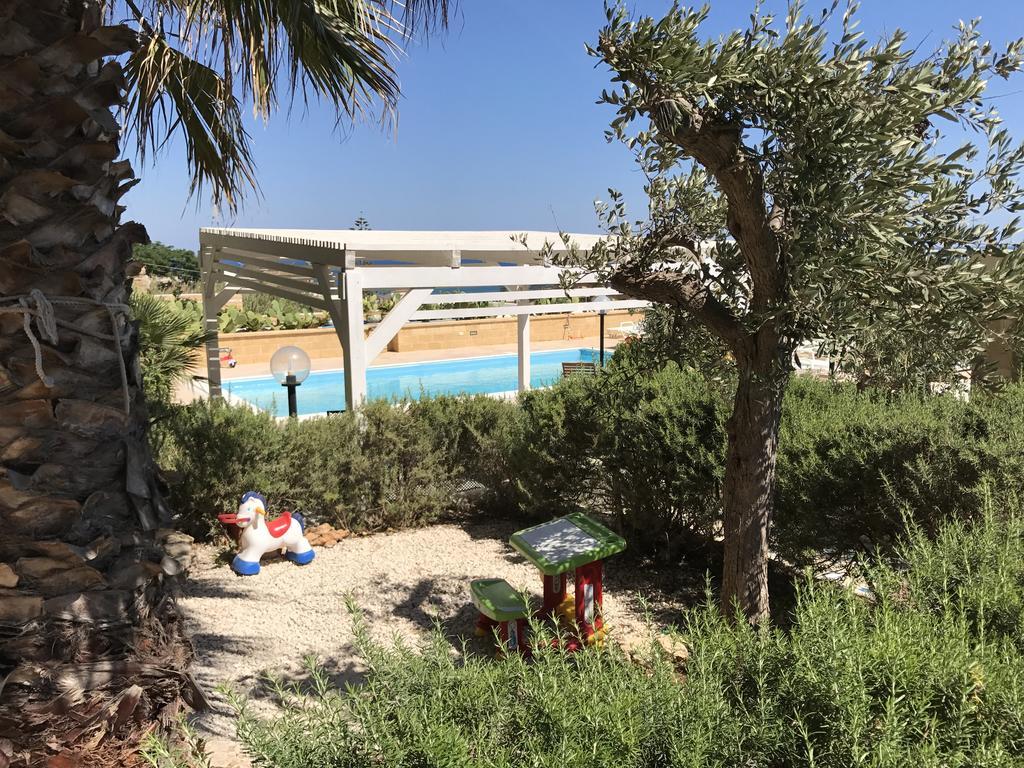 Villa Ceni - Appartamenti Con Camere, Cucina, Wc E Terrazza Sul Mare In Villa Con Piscina, Giardino E Parcheggio マリネッラ エクステリア 写真