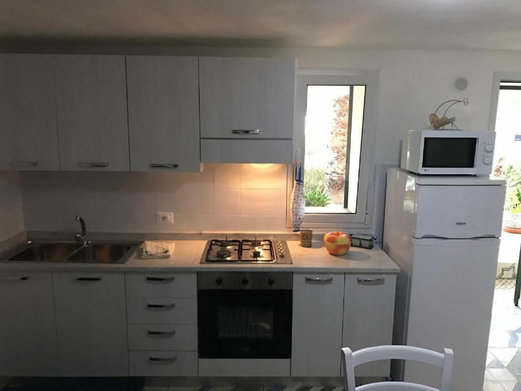 Villa Ceni - Appartamenti Con Camere, Cucina, Wc E Terrazza Sul Mare In Villa Con Piscina, Giardino E Parcheggio マリネッラ エクステリア 写真