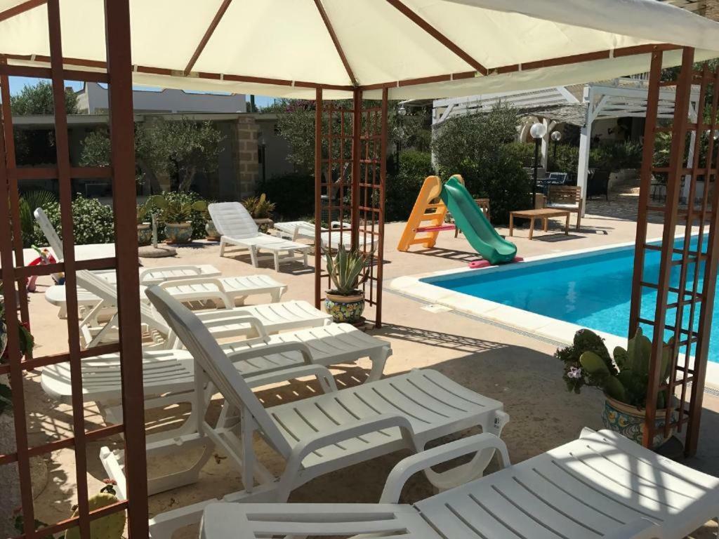 Villa Ceni - Appartamenti Con Camere, Cucina, Wc E Terrazza Sul Mare In Villa Con Piscina, Giardino E Parcheggio マリネッラ エクステリア 写真