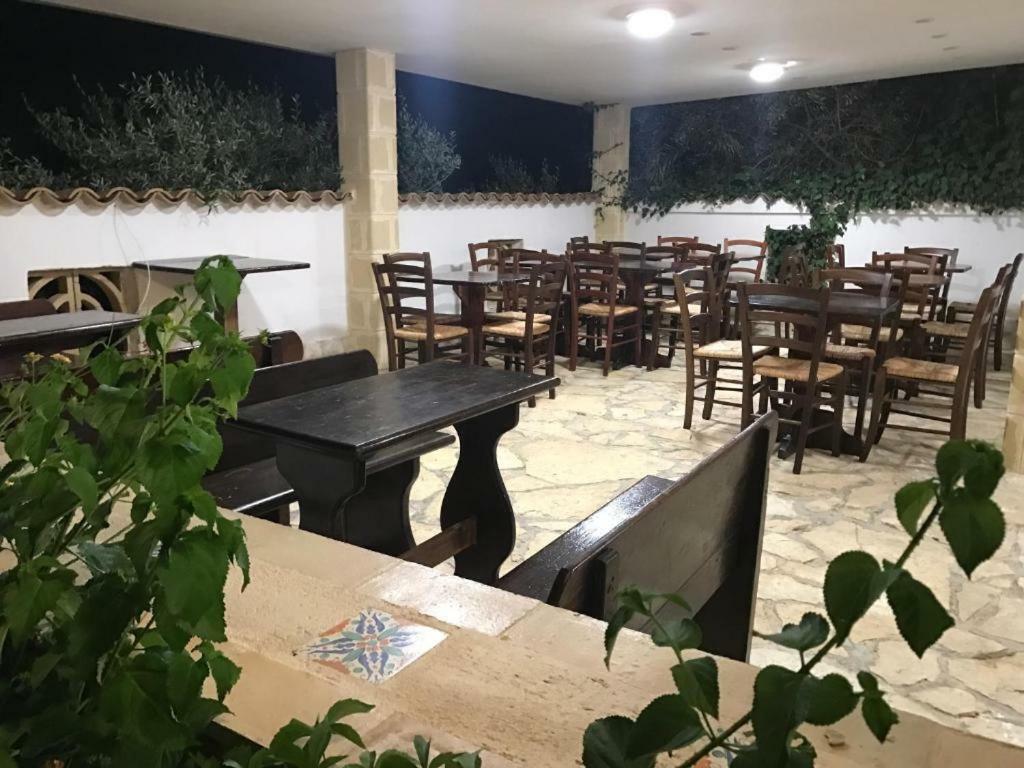 Villa Ceni - Appartamenti Con Camere, Cucina, Wc E Terrazza Sul Mare In Villa Con Piscina, Giardino E Parcheggio マリネッラ エクステリア 写真