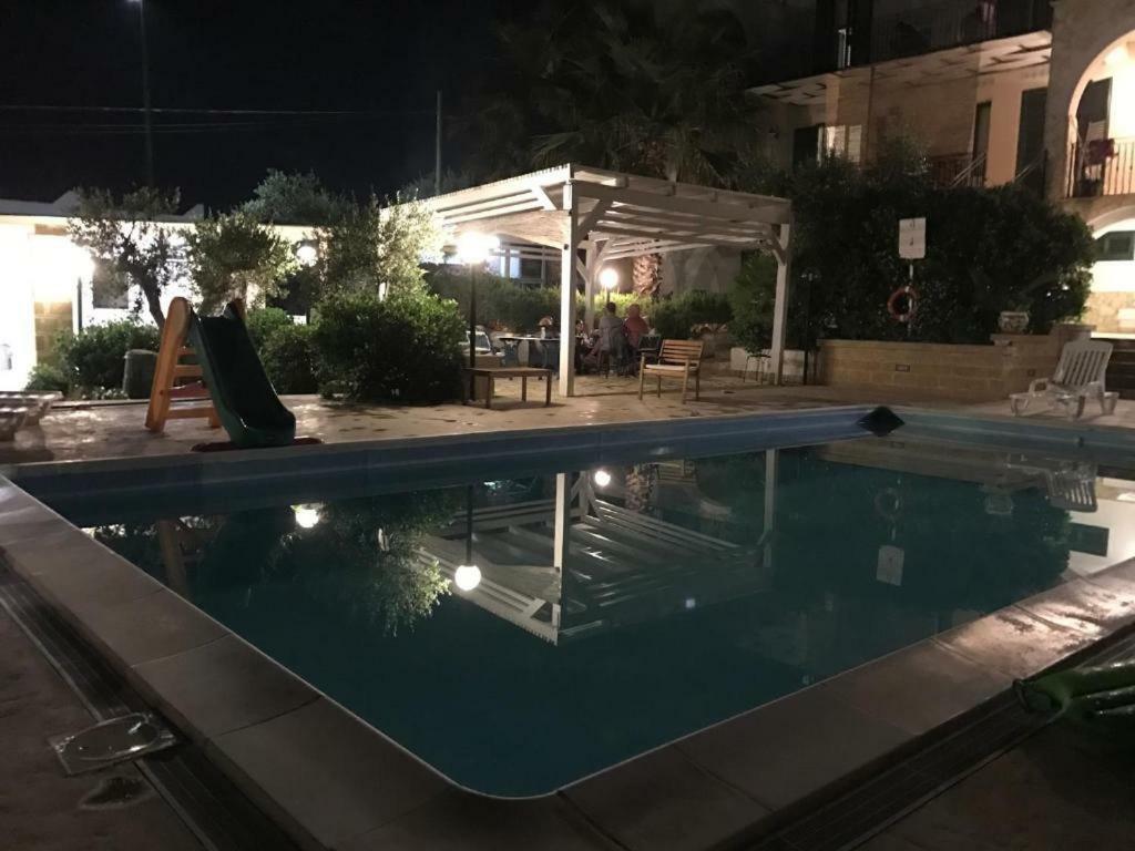 Villa Ceni - Appartamenti Con Camere, Cucina, Wc E Terrazza Sul Mare In Villa Con Piscina, Giardino E Parcheggio マリネッラ エクステリア 写真