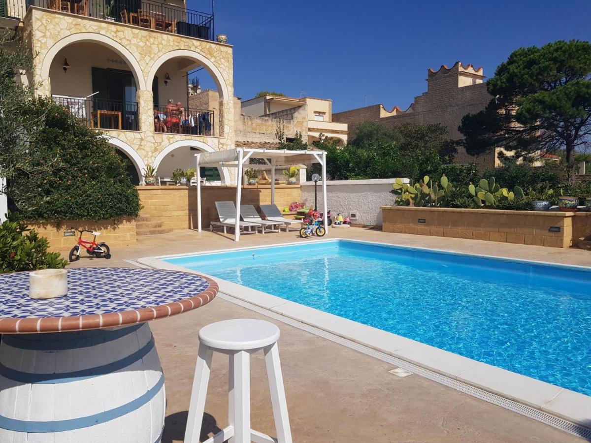 Villa Ceni - Appartamenti Con Camere, Cucina, Wc E Terrazza Sul Mare In Villa Con Piscina, Giardino E Parcheggio マリネッラ エクステリア 写真