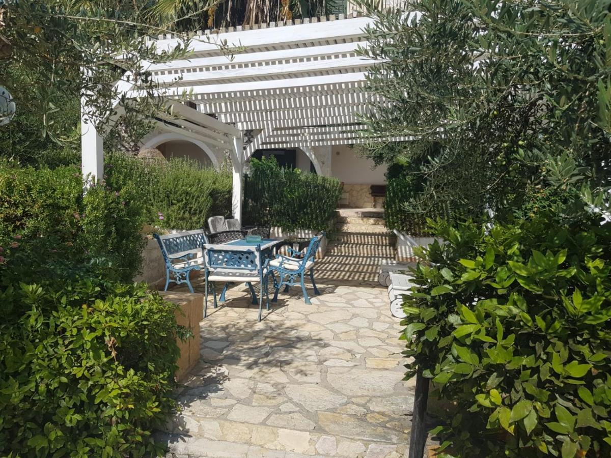 Villa Ceni - Appartamenti Con Camere, Cucina, Wc E Terrazza Sul Mare In Villa Con Piscina, Giardino E Parcheggio マリネッラ エクステリア 写真