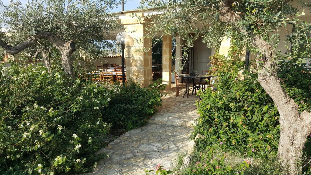 Villa Ceni - Appartamenti Con Camere, Cucina, Wc E Terrazza Sul Mare In Villa Con Piscina, Giardino E Parcheggio マリネッラ エクステリア 写真
